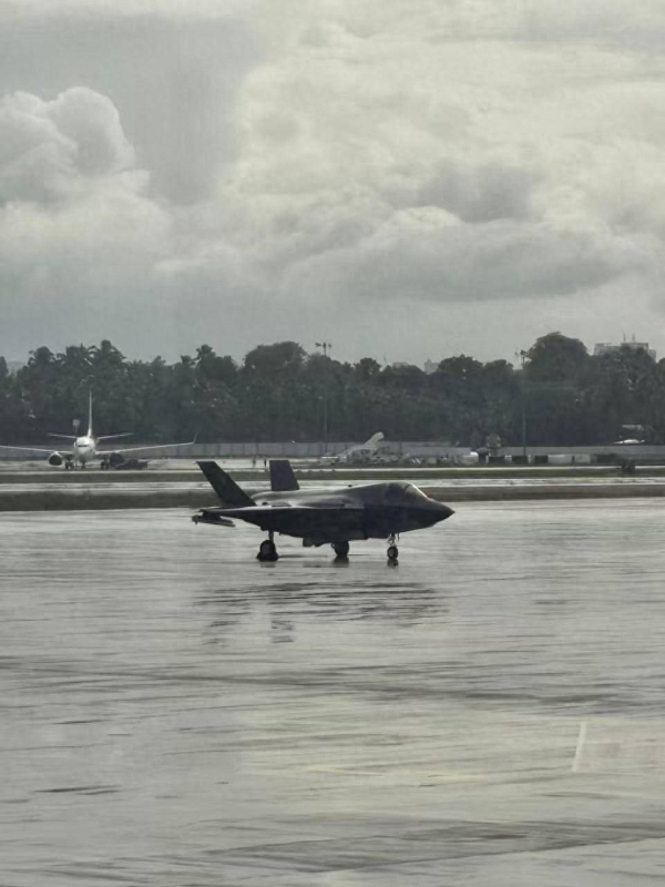 配资伐 英国F-35B隐形战机趴窝印度受群嘲：来了就不想走